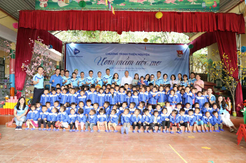 Đoàn thiện nguyện Bảo hiểm VietinBank - VBI tổ chức chương trình thiện nguyện “Ươm mầm ước mơ” tại Trường Mầm non Ma Thì Hồ