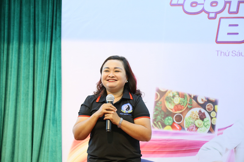 Bà Nguyễn Thị Hải Vân - Chuyên gia trị liệu cột sống  Chủ tịch Hiệp hội Phương pháp Tác động cột sống Hà Nội