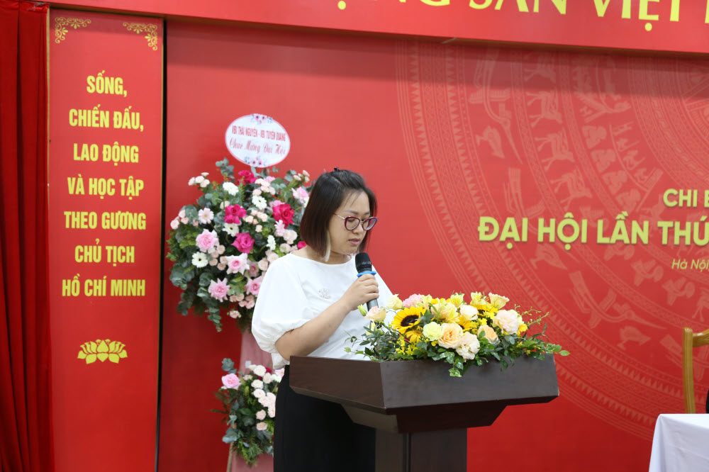 Bí thư Chi bộ Nguyễn Ngọc Quỳnh phát biểu tại Đại hội